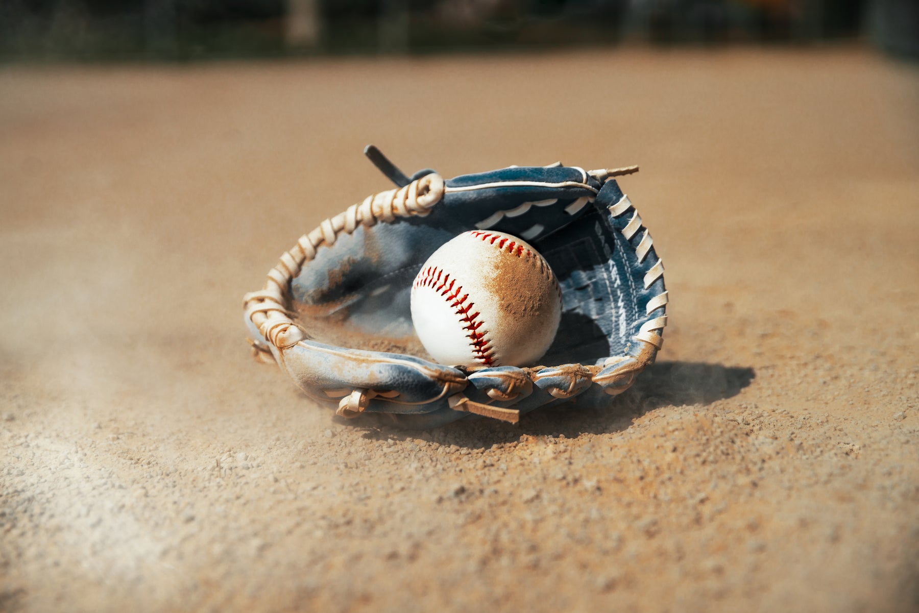 IGUATU Tragbares Baseball-Übungsnetz – Rot, Nylon, 56x33 Cm, Für Schlag- Und Wurftraining, Mit Einstellbaren Riemen, Vielseitig Einsetzbar IGUATU Tragbares Baseball-Übungsnetz – Rot, Nylon, 56x33 Cm, Für Schlag- Und Wurftraining, Mit Einstellbaren Riemen, Vielseitig Einsetzbar